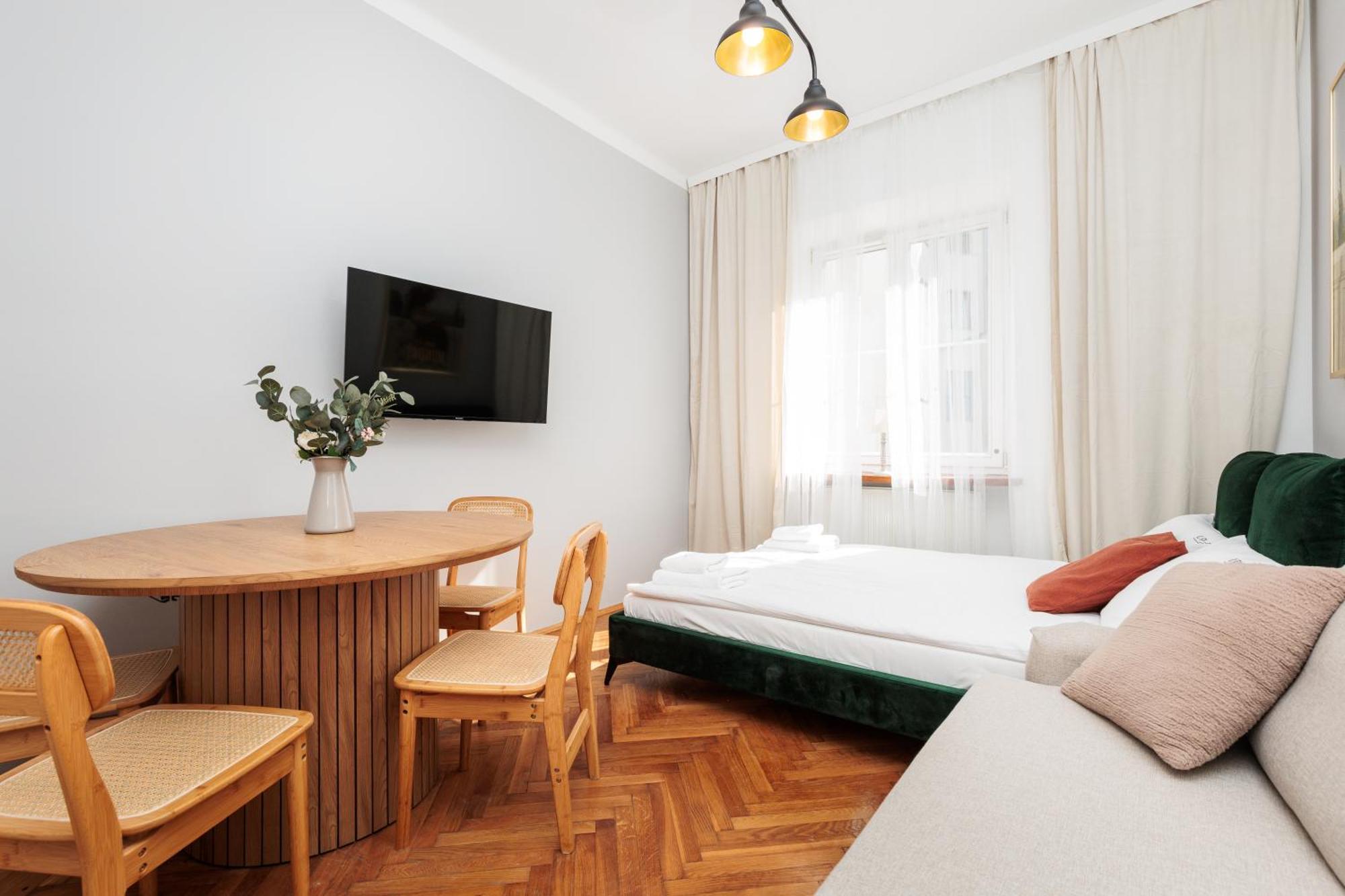 Retro Glamour With A Modern Edge - By Upstairs * Kraków