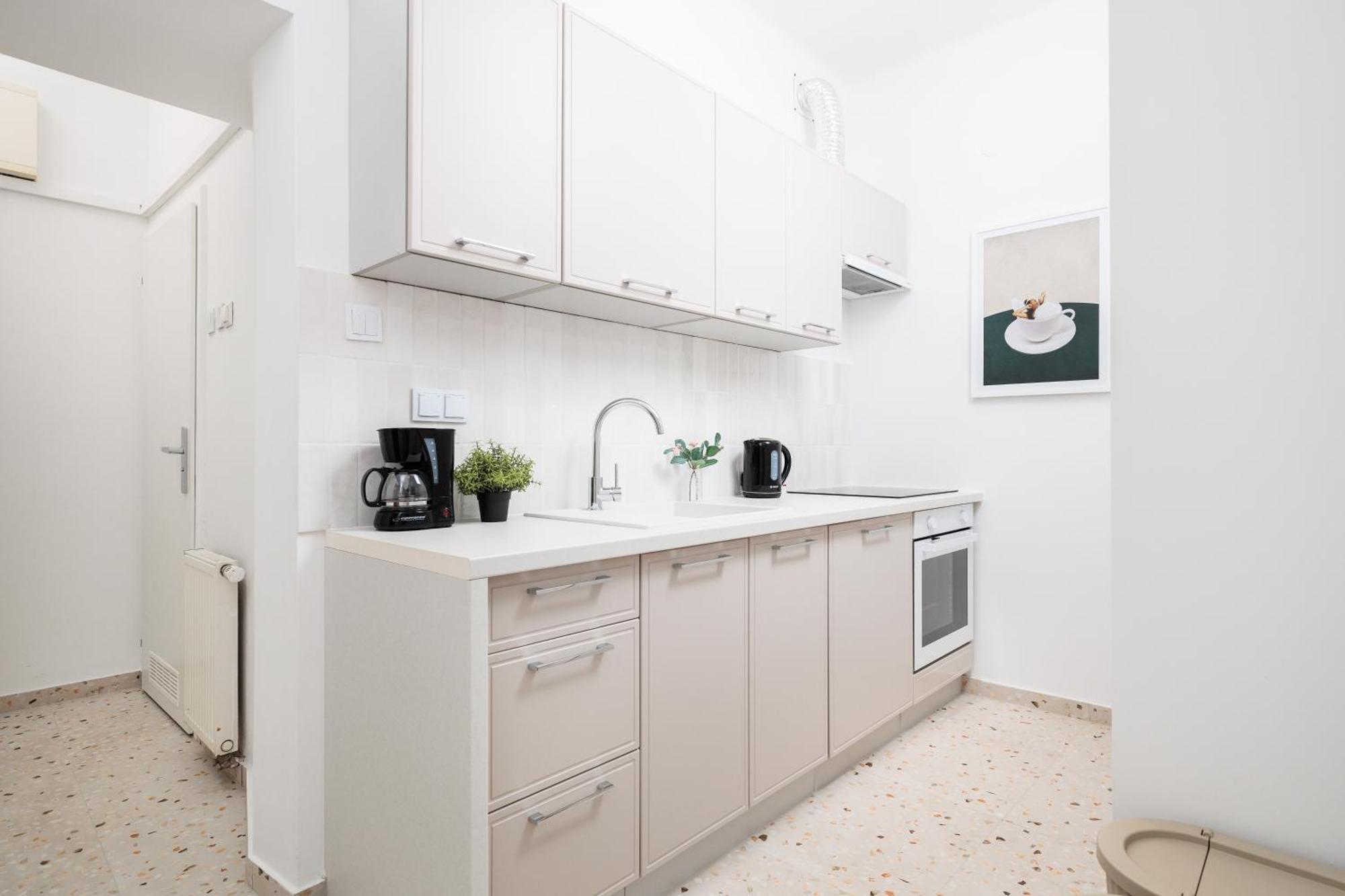 Retro Glamour With A Modern Edge - By Upstairs * Kraków