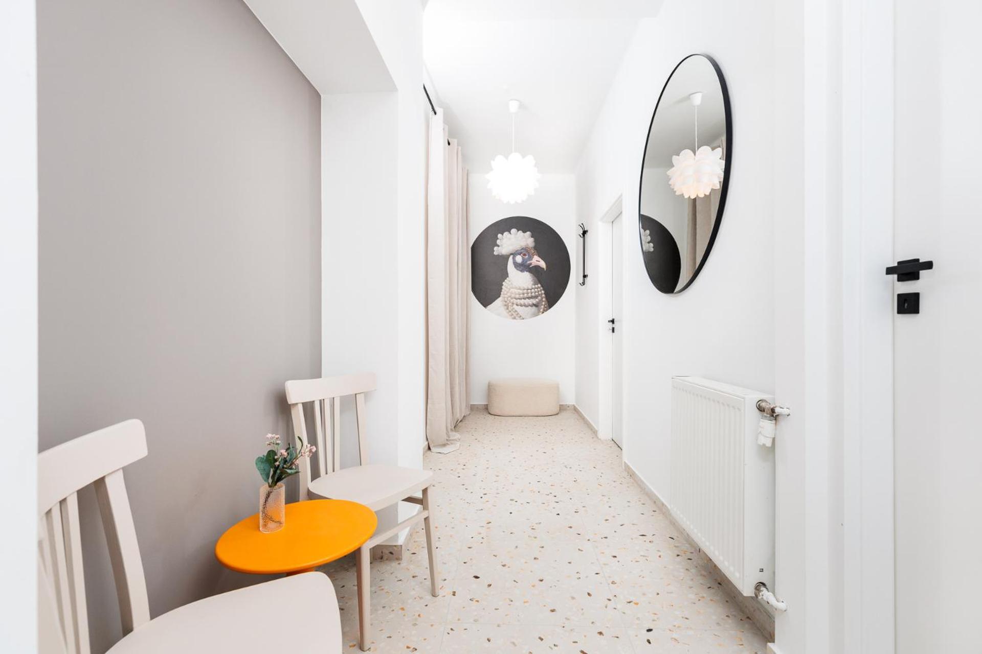 Apartament Retro Glamour With A Modern Edge - By Upstairs