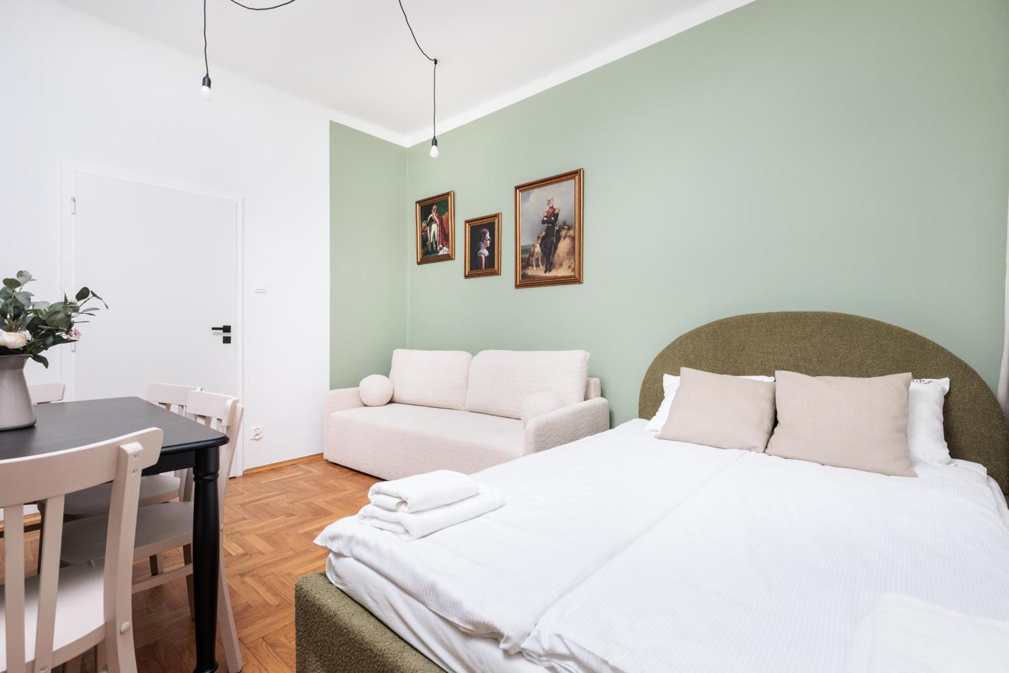 Apartament Retro Glamour With A Modern Edge - By Upstairs
